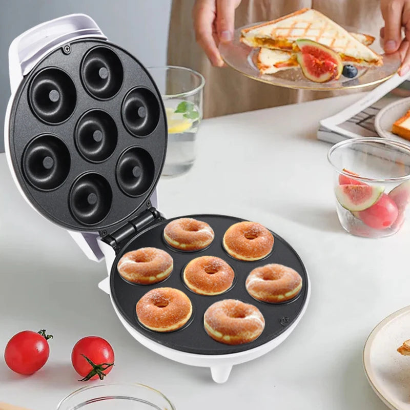 Mini Maquina Donuts Epsilon Eps-79 de Fazer Mini Donuts Maker Rosquinhas 7 Furos 110V Cor Preto